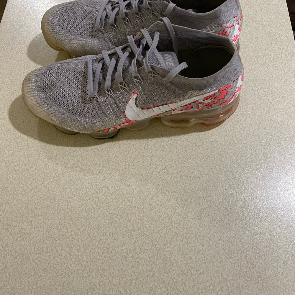 Shoes - Picture 2 of 5